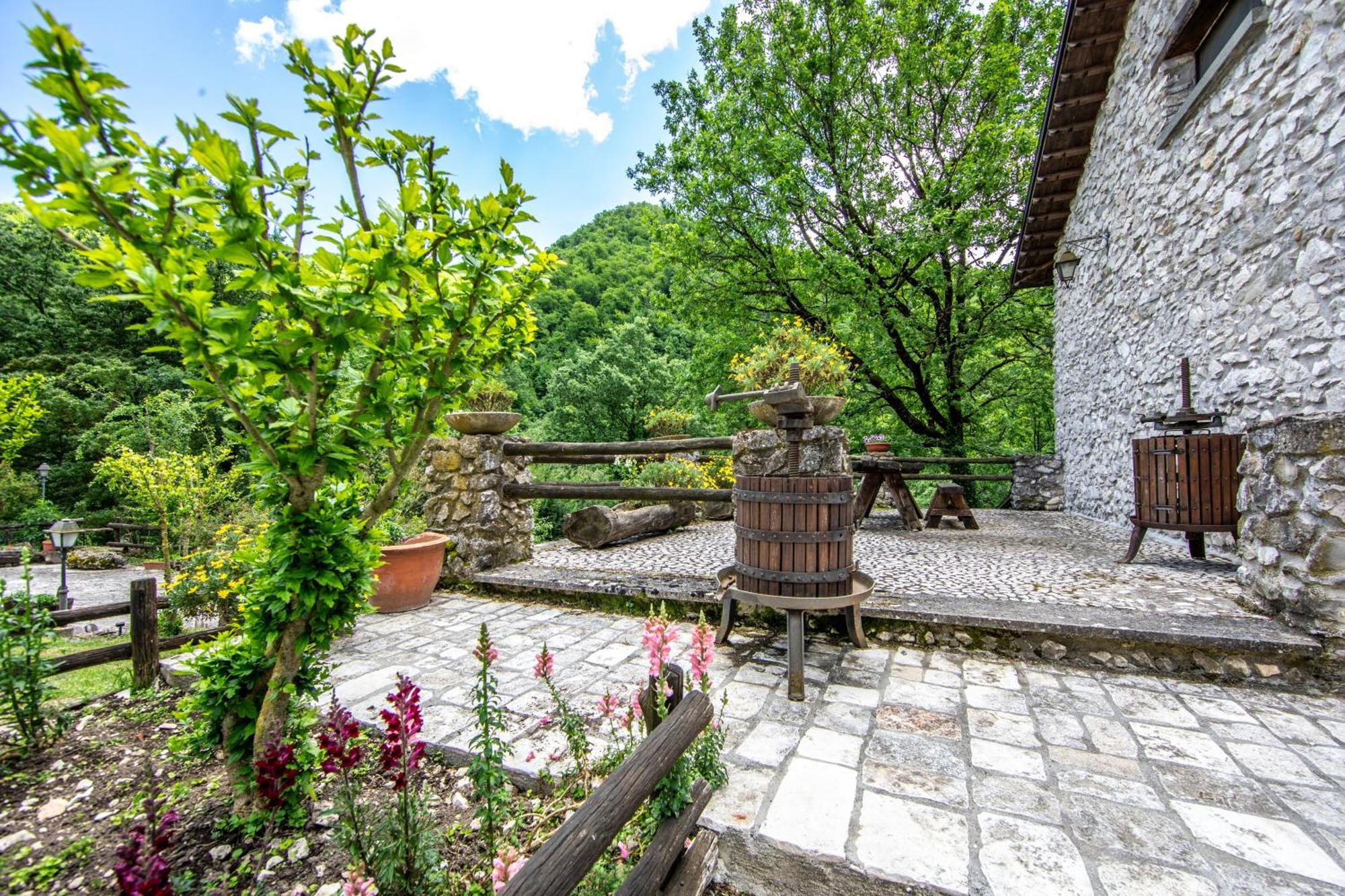 Agriturismo La Ferrera Varco Sabino Exteriör bild