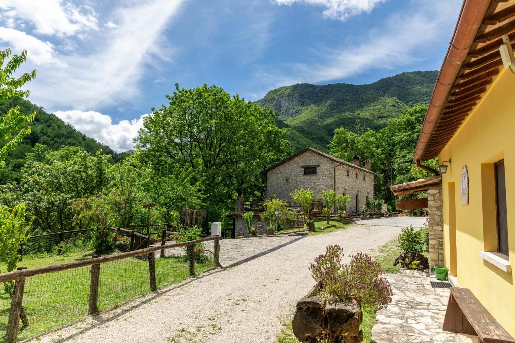 Agriturismo La Ferrera Varco Sabino Exteriör bild