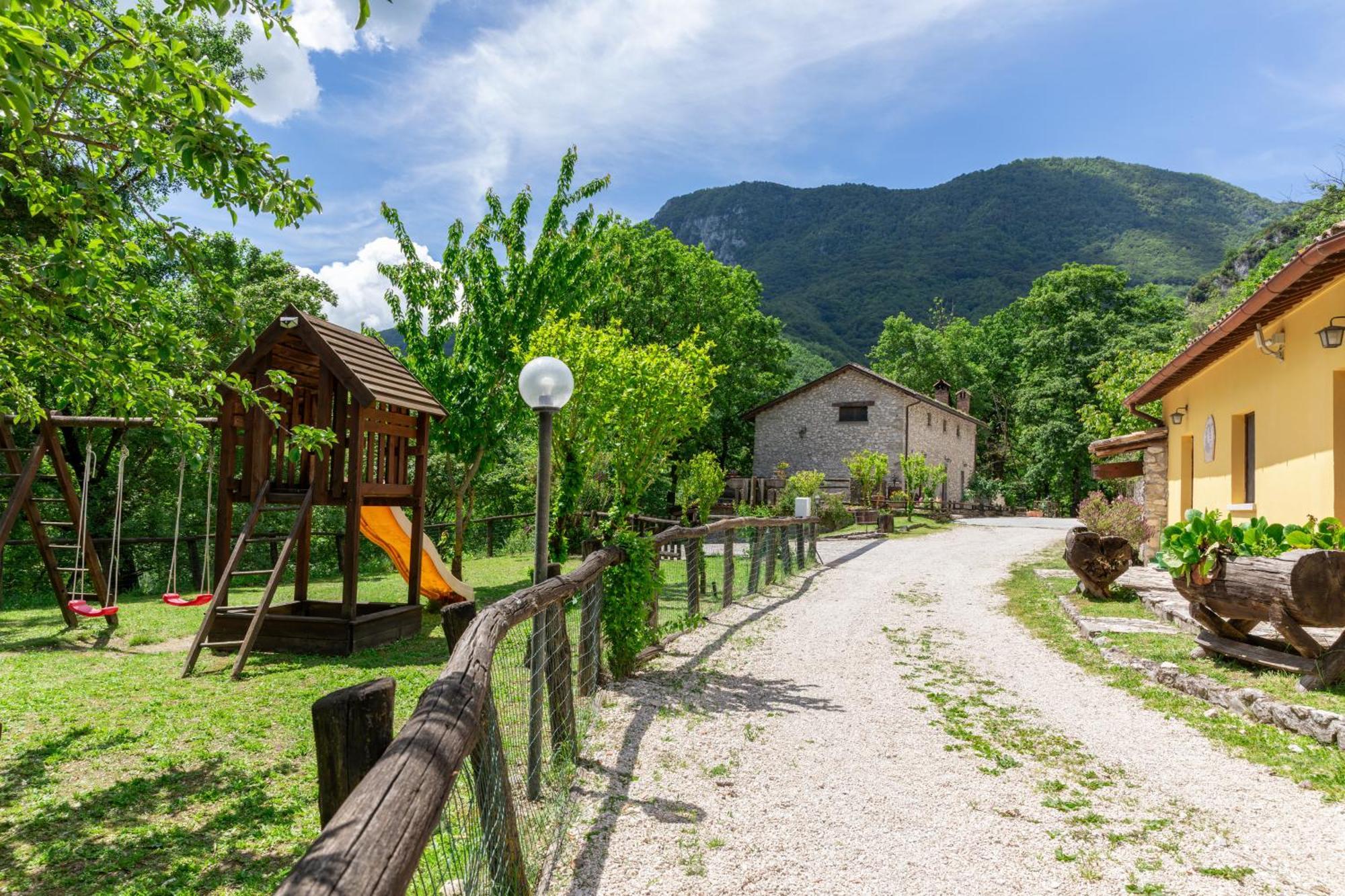 Agriturismo La Ferrera Varco Sabino Exteriör bild