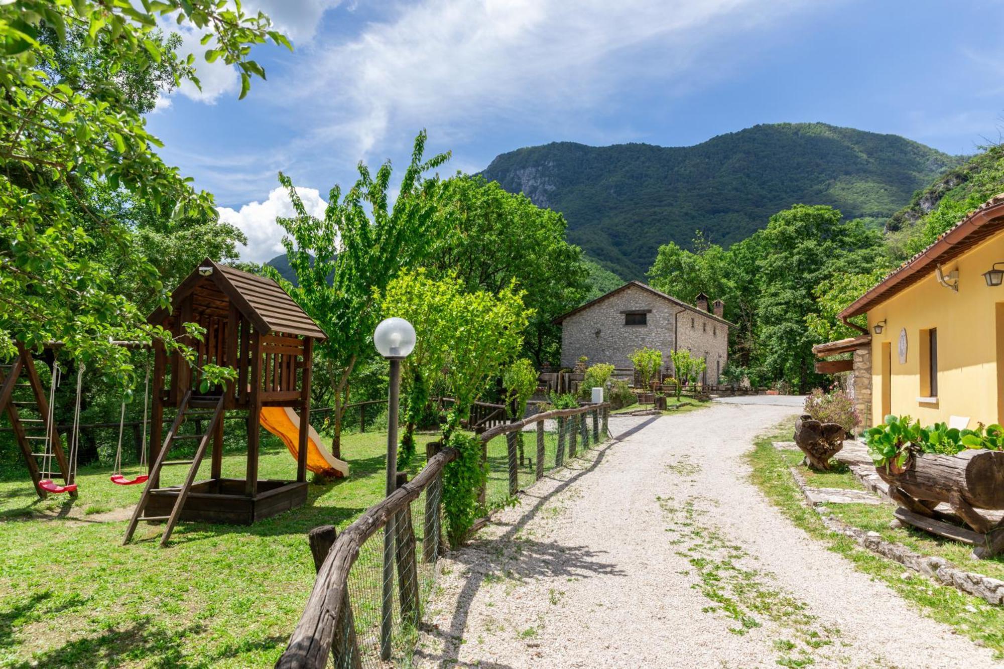 Agriturismo La Ferrera Varco Sabino Exteriör bild