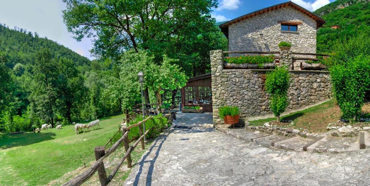 Agriturismo La Ferrera Varco Sabino Exteriör bild